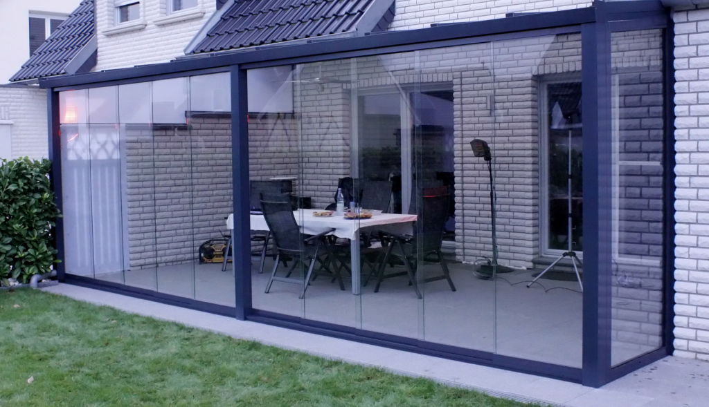 Balustrade glas en schuifwand veranda: Innovatieve glasoplossingen voor uw woning